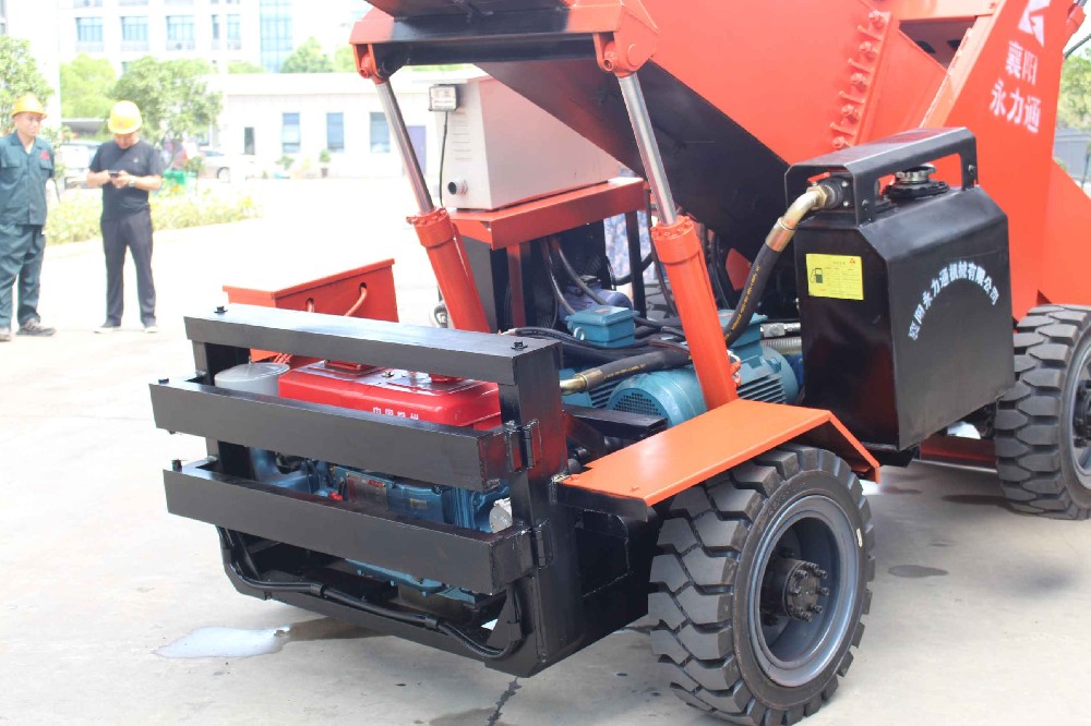 60小型扒渣機(jī)在小型礦洞中的實(shí)戰(zhàn)表現(xiàn)
