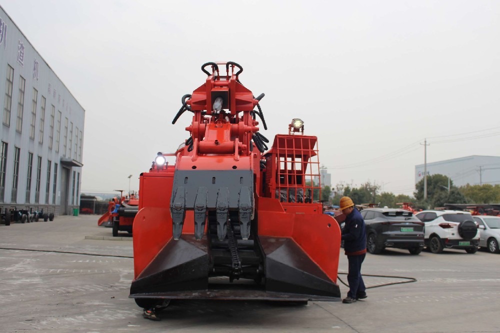 礦工后代如何看待父親使用扒渣機(jī)60的工作畫面
