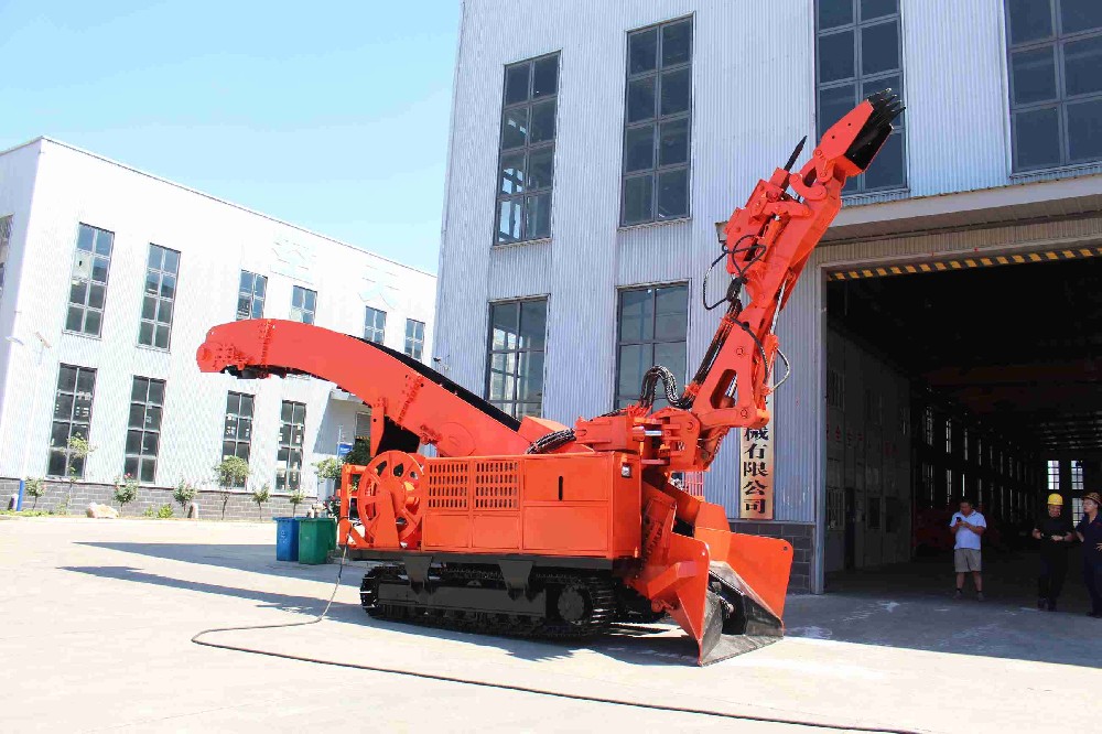 金屬礦山為何青睞襄陽扒渣機(jī)？優(yōu)勢解析
