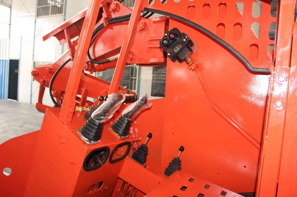 扒渣機(jī)在露天散碎物料裝車中的應(yīng)用優(yōu)勢(shì)：快速裝車有妙招
