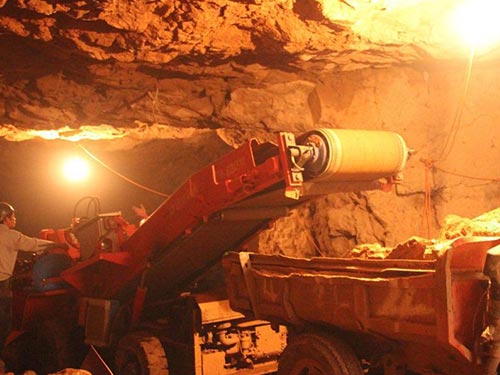 余總江西贛州工地礦洞扒渣機工作現(xiàn)場