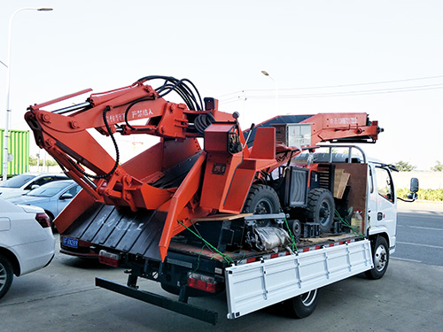 廣東清遠(yuǎn)客戶(hù)訂購(gòu)一臺(tái)輪式皮帶扒渣機(jī)