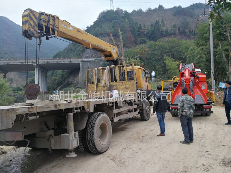 輪式扒渣機(jī) 扒渣機(jī)卸車12-03-2.jpg