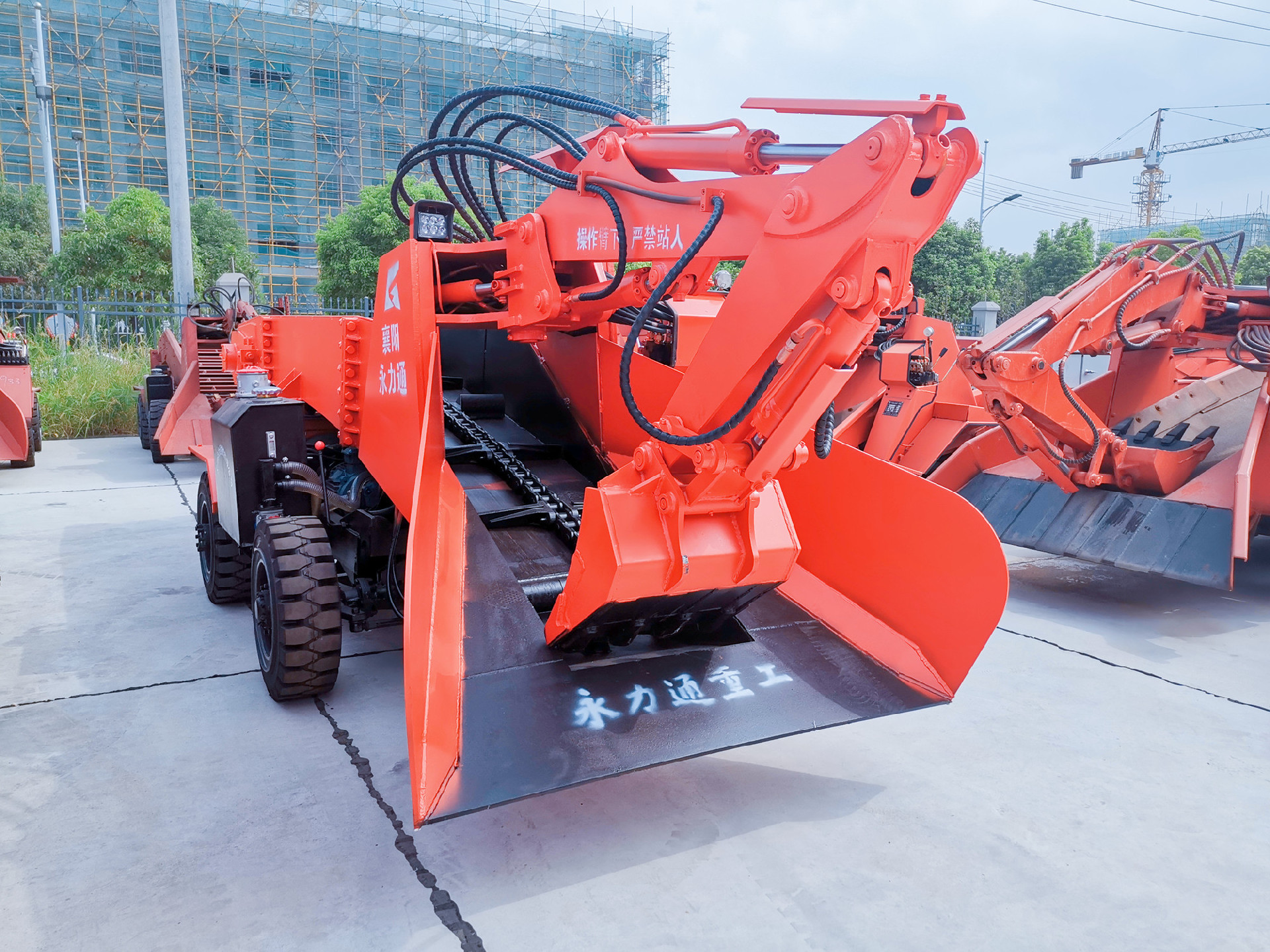 1630480420576496.jpg 80輪式刮板前左側(cè)照_副本.jpg