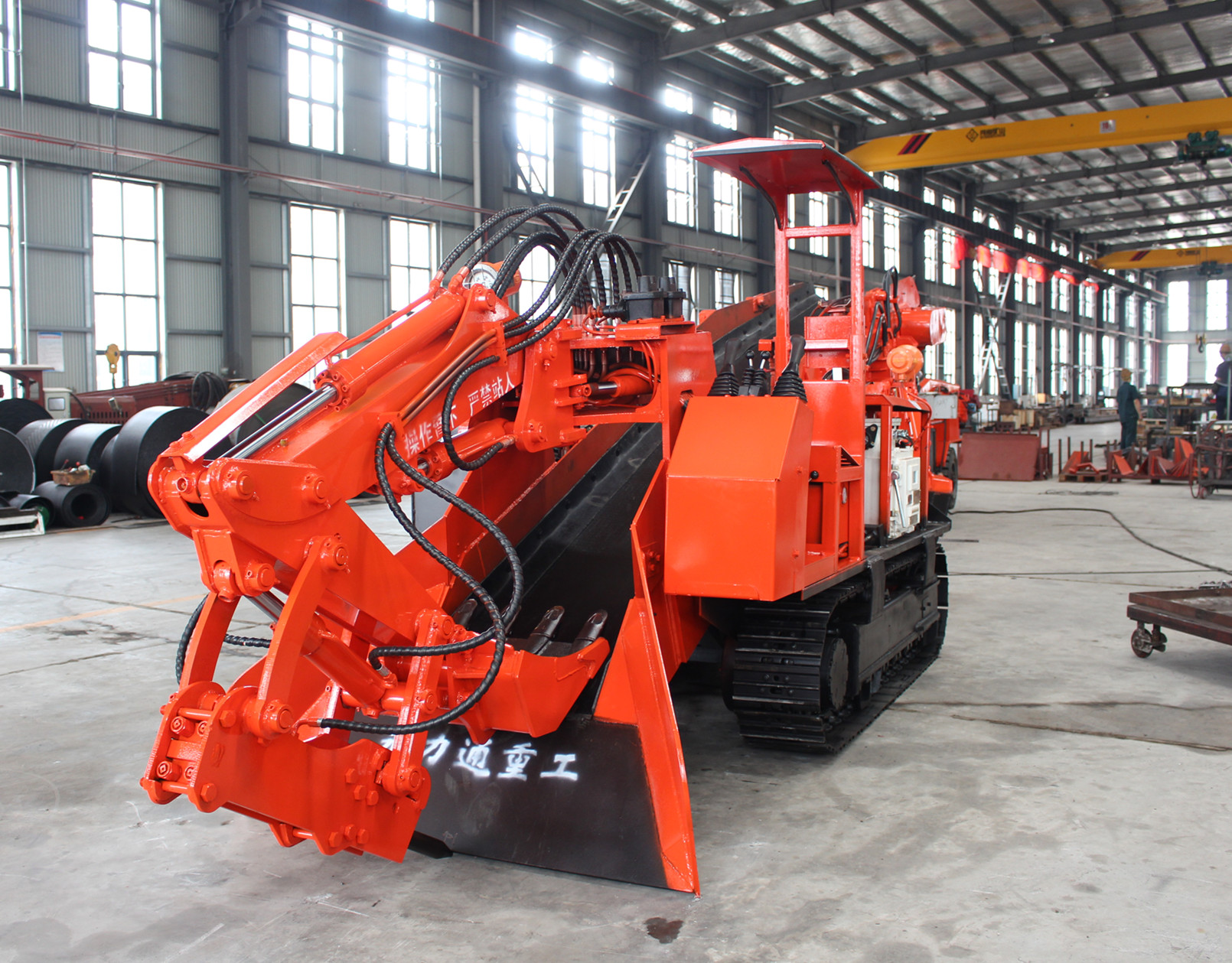 1631866338136971.jpg 履帶皮帶防爆右前側(cè).jpg